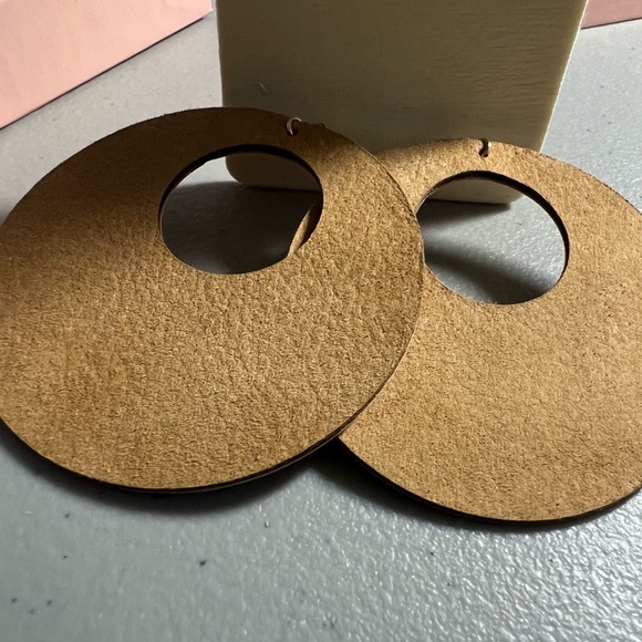 BNIB Nickel and Suede Medium Gold Cork Novas…NLA - Picture 2 of 4